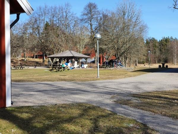 Bergagården Vindskydd - Bild 1
