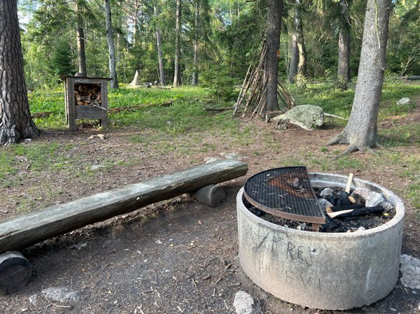 Grillplats Övre Järvafältet mot Väsby gård - Bild 2