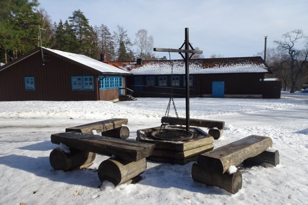 Grillplatsen vid stugorna - Bild 1