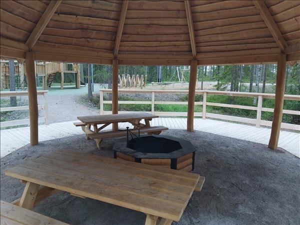 Lekplatsen i skogen - Bild 2