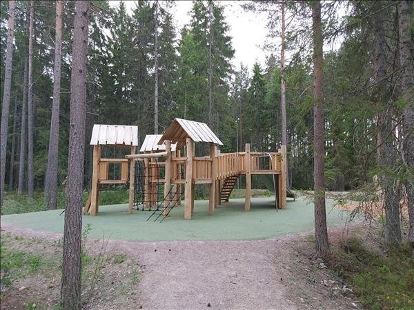 Lekplatsen i skogen - Bild 3