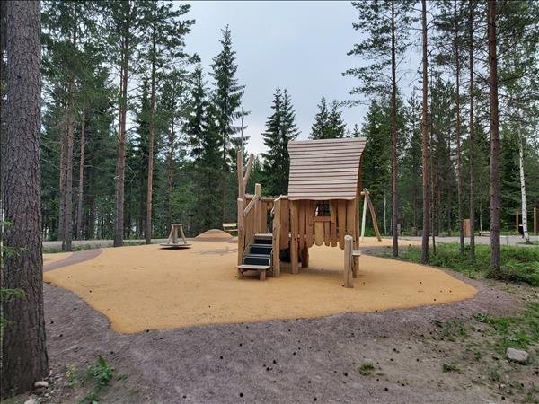 Lekplatsen i skogen - Bild 4