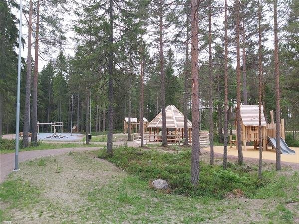 Lekplatsen i skogen - Bild 7