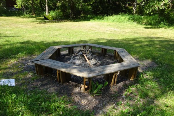 Östra grillplatsen vid tältplatsen 2 - Bild 1