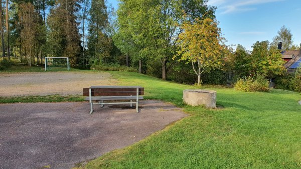 Slätta lilla fotbollsplanen - Huvudbild