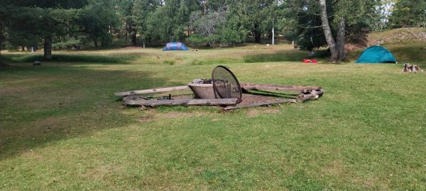 Tältplatsens grill - Bild 1