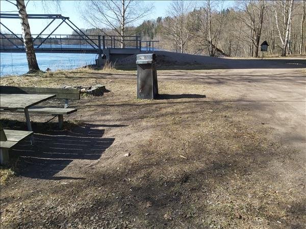 Under norra brofästet - Bild 2